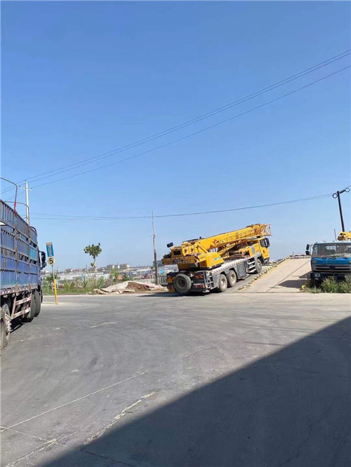 椒江区25吨吊车的租赁价格大概是多少？