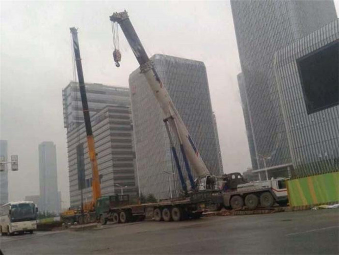 椒江区“自动找平”—— 吊车的 “平地神器” 技术